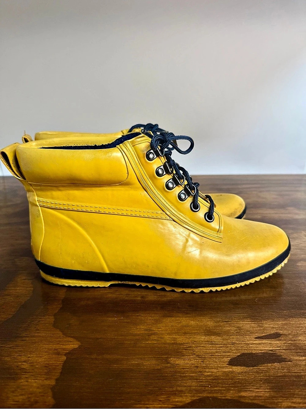 Eddie Bauer Women’s Fleece Lined Waterproof Rain Winter Boots Lace-Up US 10